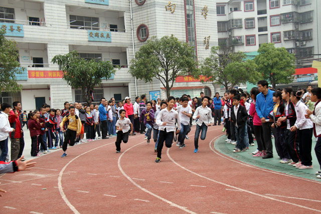 学校运动会。