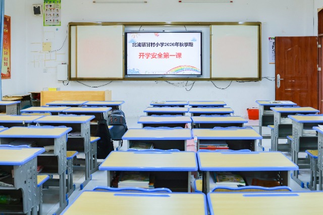 甘村小学新课桌已投入使用 梁俭摄.jpg 甘村小学新课桌已投入使用 梁俭摄.jpg