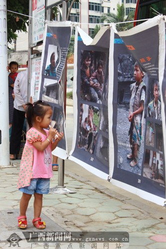《山那边的孩子》影展走进天峨县 呼吁关注贫困儿童