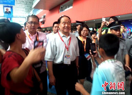 莫言低调亮相：北京人说爱读书，佛山人笑了（图）