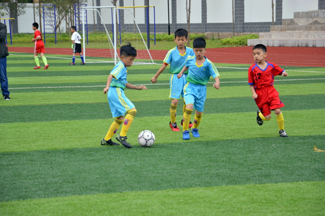 明华小学获南宁高新区第一届中小学生足球比赛小学丙组亚军